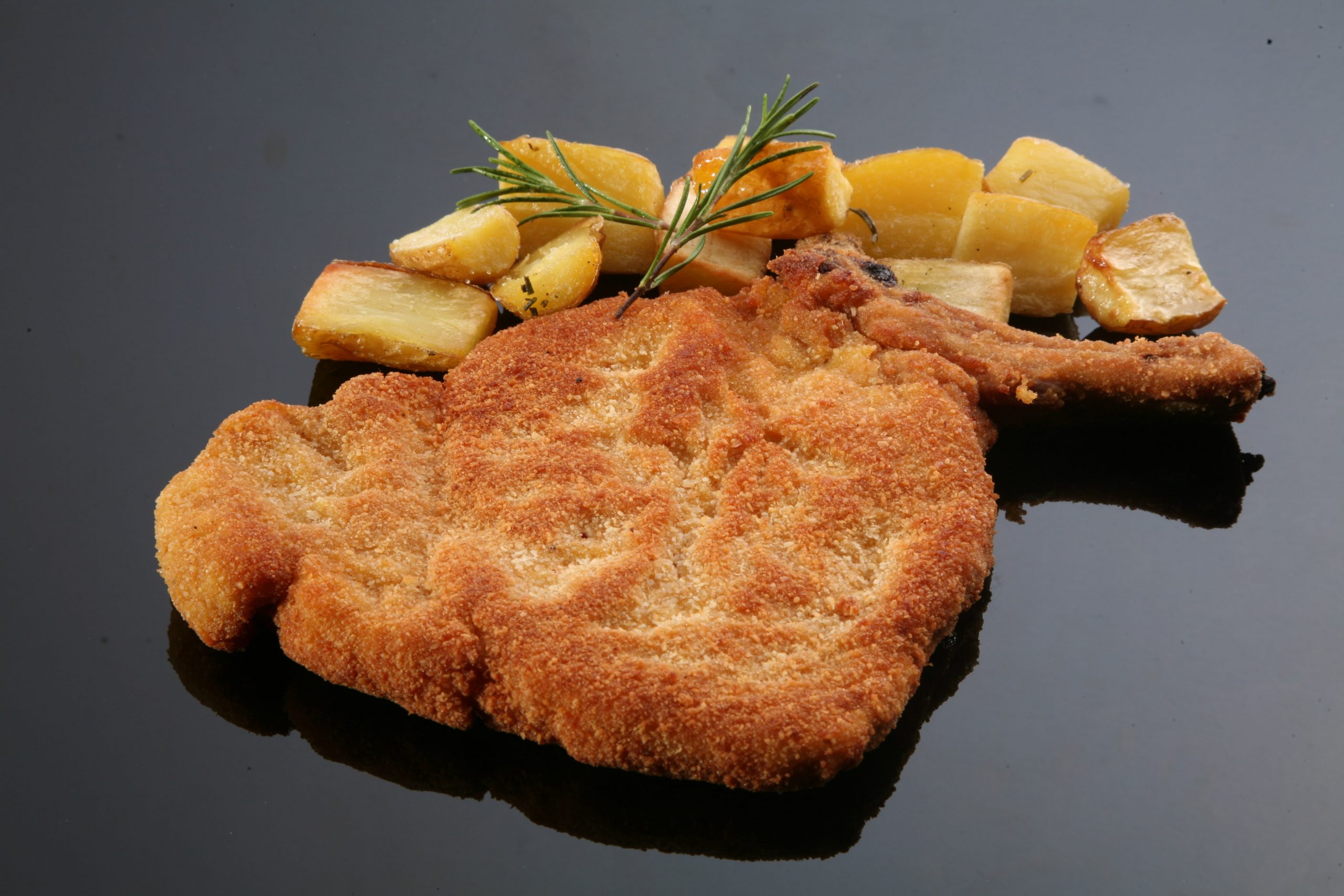 S 7 Cotoletta Alla Milanese Con Patate Al Rosmarino La G Sd As Sn 3 Min Scaled